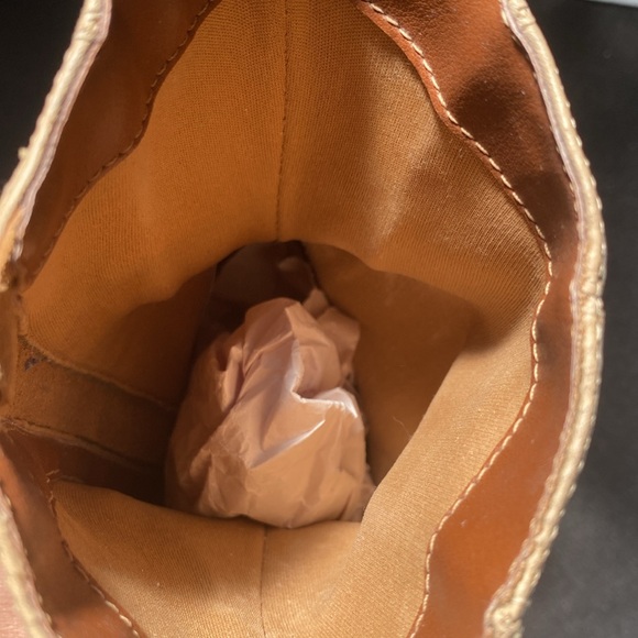 Vintage tan leather booties. Made in Brazil. Size 8B. Bra. 37. EUR. 39. - Picture 13 of 15